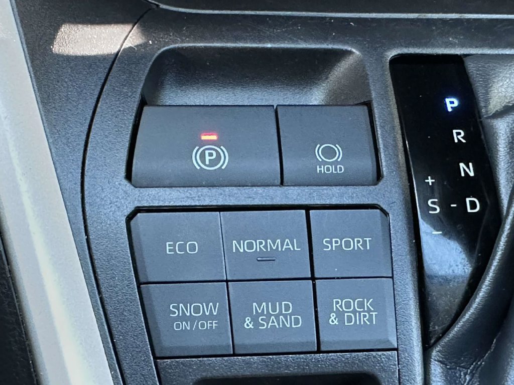 Used 2025 Toyota RAV4 LE AWD/4WD image 24