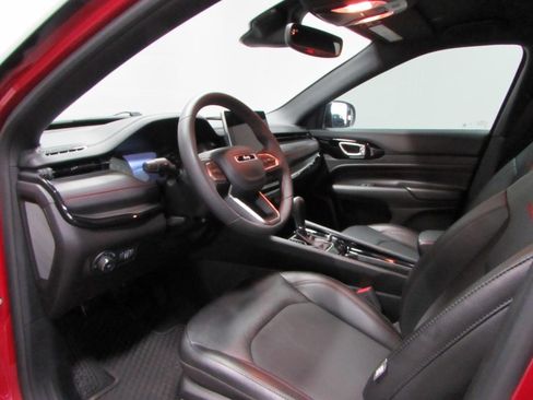 Used 2025 Jeep Compass Trailhawk AWD/4WD image 13