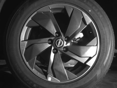 Used 2025 Nissan Rogue SV image 14