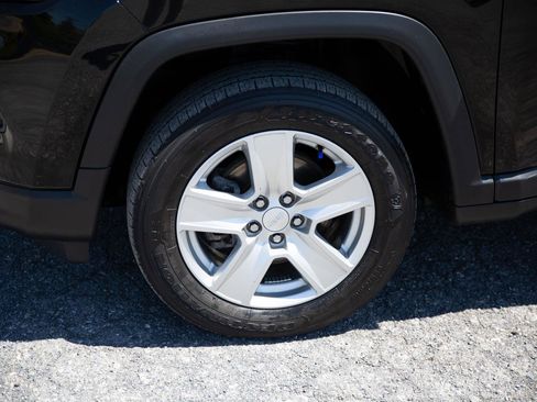 Used 2022 Jeep Compass Latitude AWD/4WD image 9
