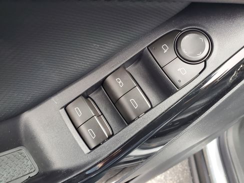 New 2026 Chevrolet Equinox LT image 8