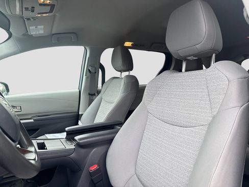 Used 2021 Toyota Sienna LE AWD/4WD image 9