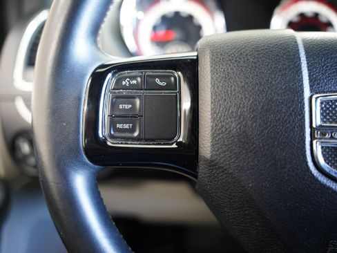 Used 2018 Dodge Grand Caravan SXT image 13