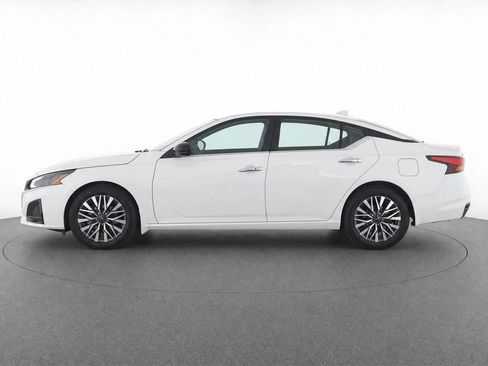 Used 2025 Nissan Altima 2.5 SV FWD image 6