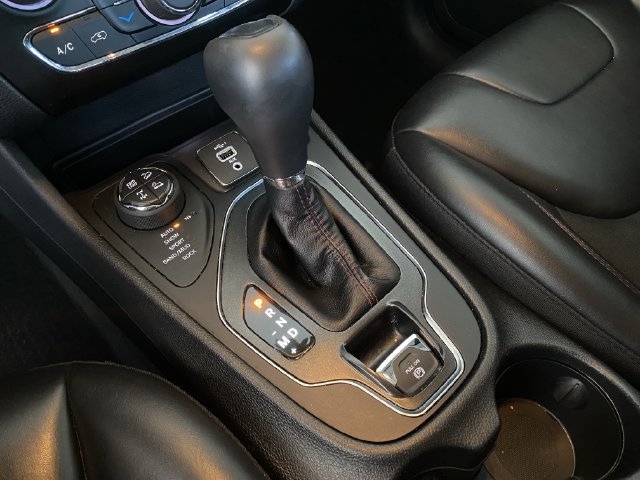 Used 2019 Jeep Cherokee Trailhawk w/ Cold Weather Group AWD/4WD image 27