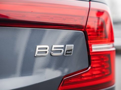 Used 2024 Volvo S60 B5 Plus image 8