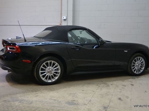 Used 2018 FIAT 124 Spider Classica w/ Technology & Siriusxm Group RWD image 11