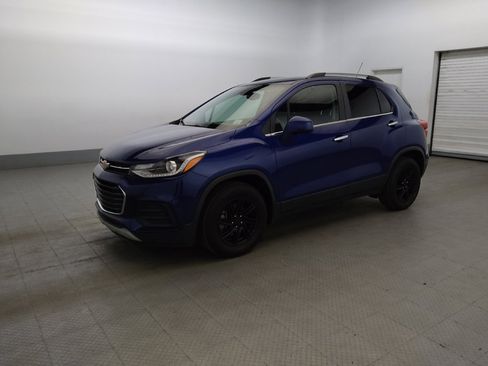 Used 2017 Chevrolet Trax LT w/ Driver Confidence Package FWD image 2