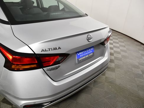 Used 2024 Nissan Altima 2.5 SV FWD image 15