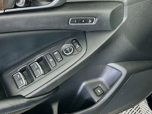 Used 2018 Honda Accord Touring image 15