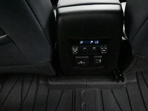 Used 2024 Buick Enclave Essence w/ Experience Buick Package AWD/4WD image 22