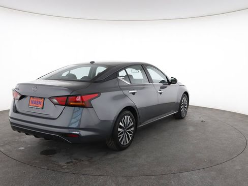 Used 2025 Nissan Altima 2.5 SV image 12