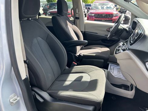 Used 2023 Chrysler Voyager LX FWD image 26