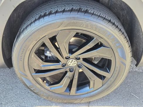 Used 2023 Volkswagen Atlas SE w/ Black Wheel Package AWD/4WD image 11