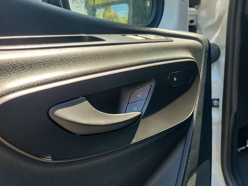 Used 2024 Mercedes-Benz Sprinter 2500 image 17