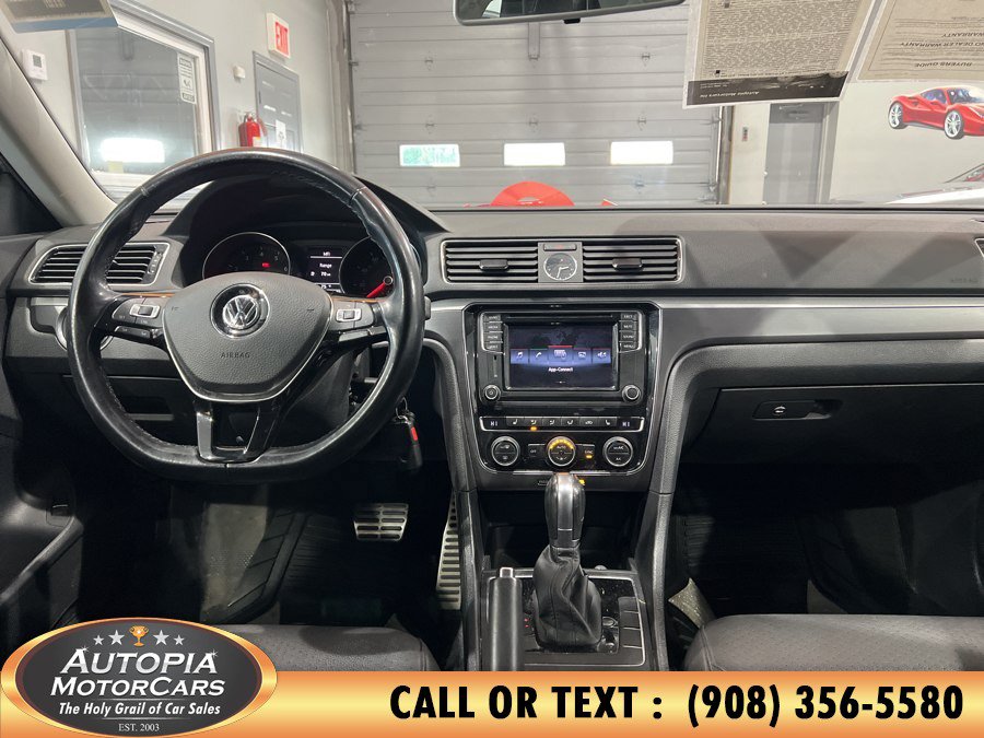 Used 2017 Volkswagen Passat 1.8T R-Line FWD image 22