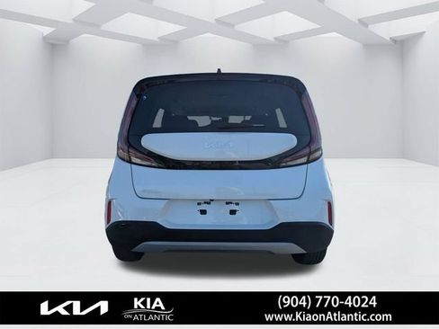Used 2025 Kia Soul LX w/ LX Technology Package FWD image 4