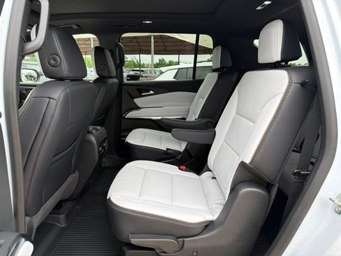 New 2026 Chevrolet Traverse High Country w/ LPO, Floor Liner Package AWD/4WD image 11