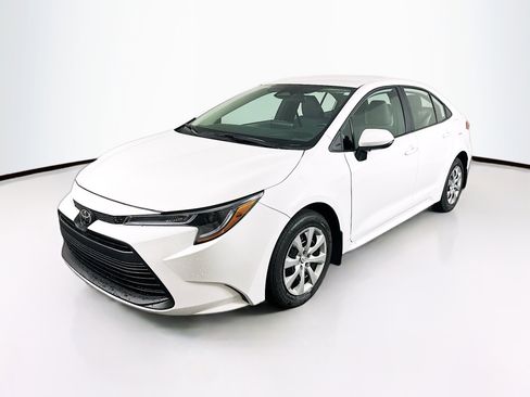 Used 2026 Toyota Corolla LE image 3