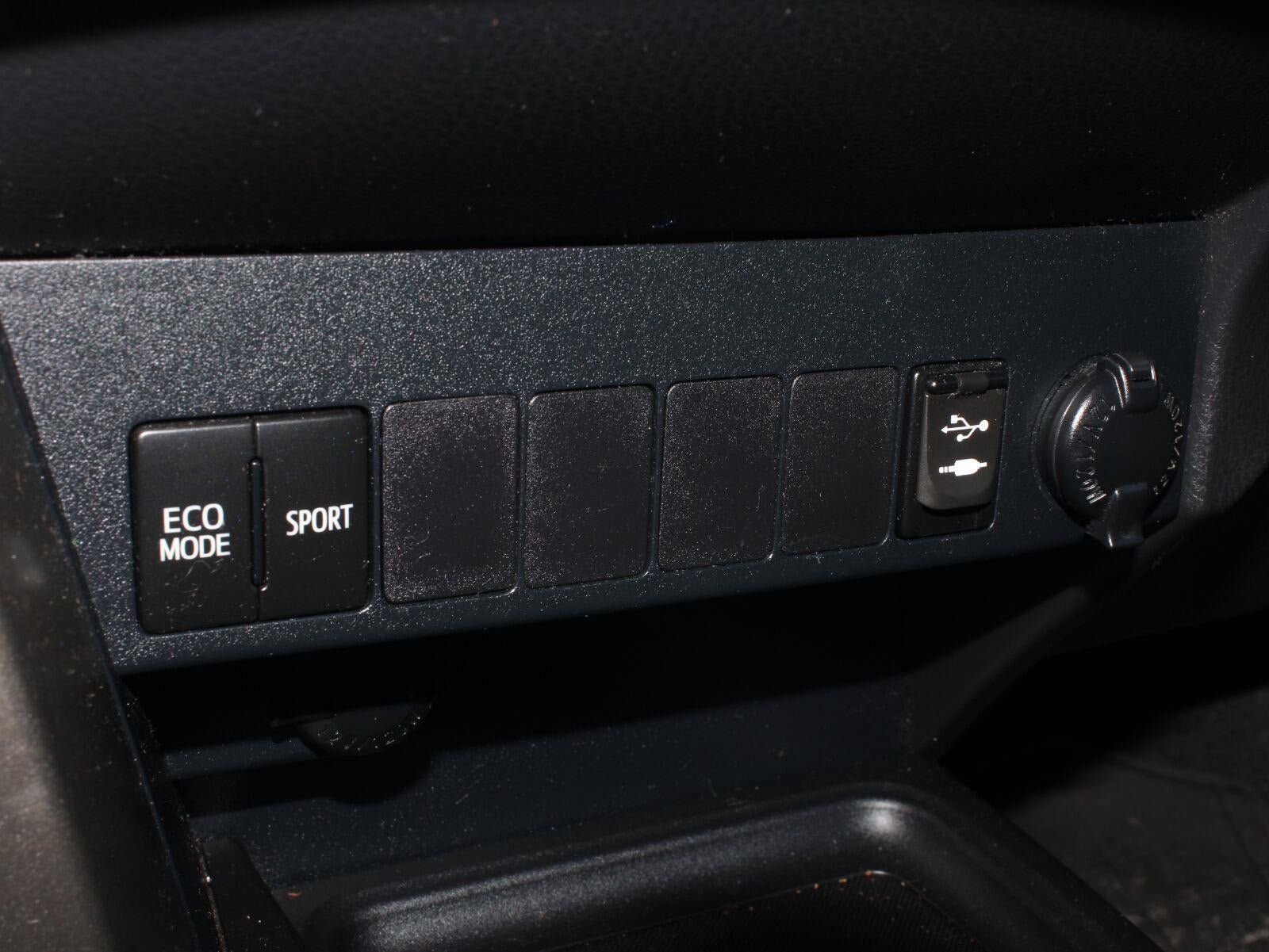 Used 2015 Toyota RAV4 LE AWD/4WD image 17