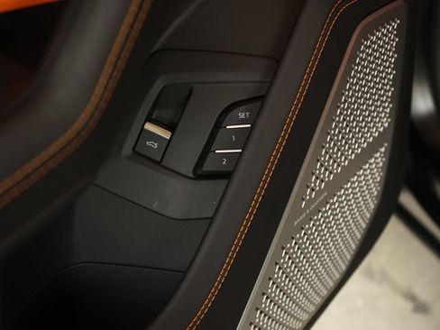 Used 2022 Lamborghini Urus AWD/4WD image 27