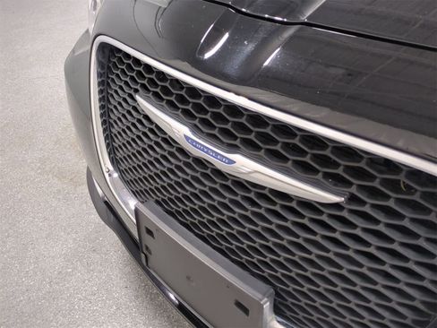 Certified 2023 Chrysler 300 Touring image 12