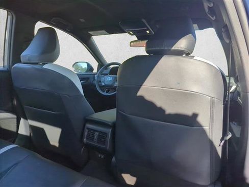 Used 2025 Toyota Camry SE image 24
