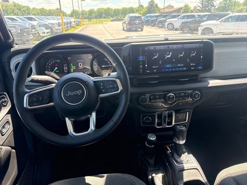 Used 2024 Jeep Wrangler Unlimited Sahara AWD/4WD image 14