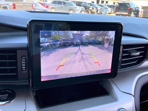 Used 2022 Ford Explorer XLT image 25