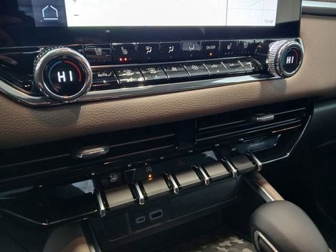 Certified 2025 GMC Canyon Denali image 25