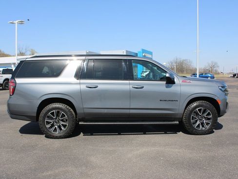Used 2022 Chevrolet Suburban Z71 image 11