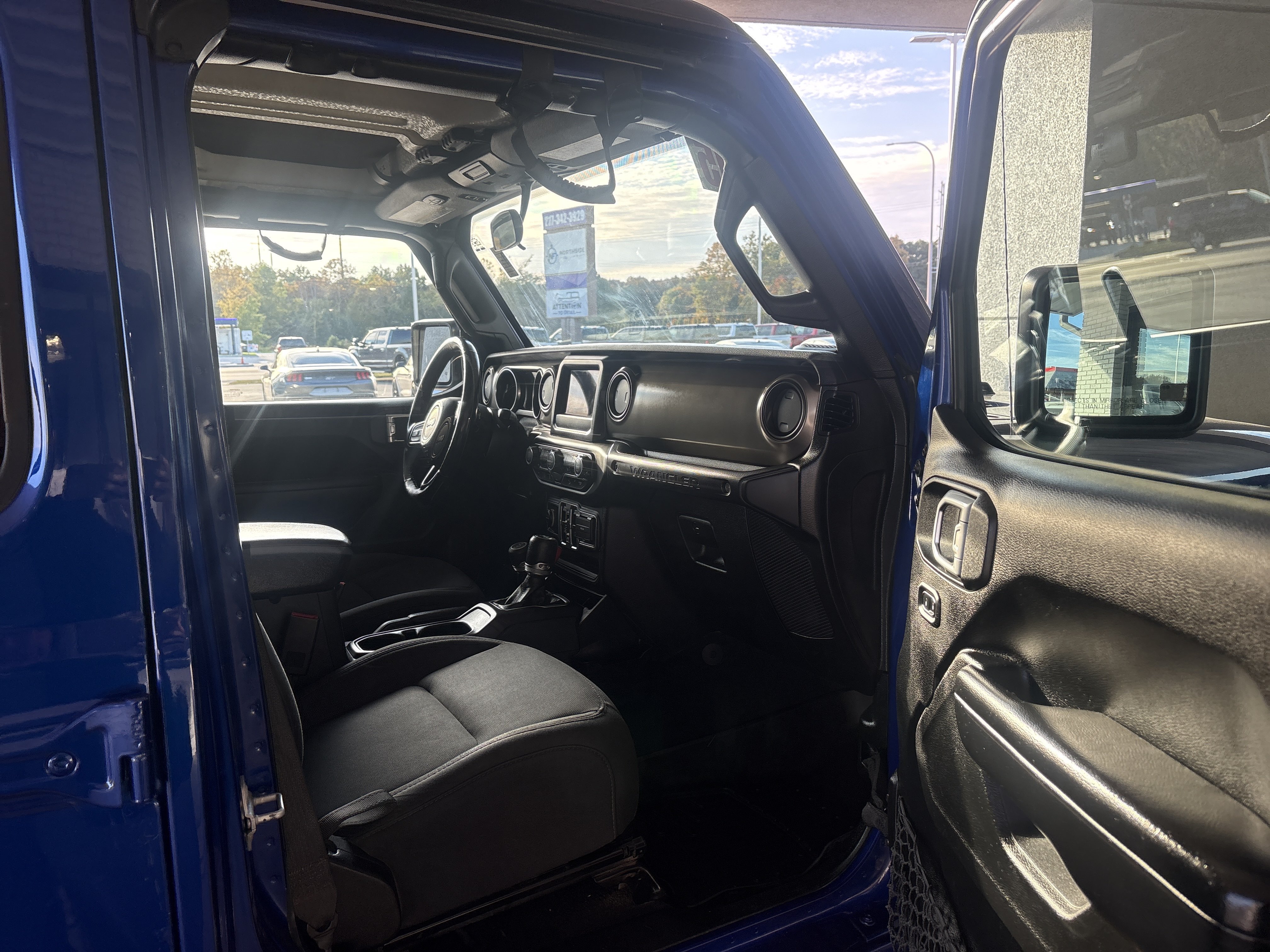Used 2018 Jeep Wrangler Unlimited Sport S AWD/4WD image 11