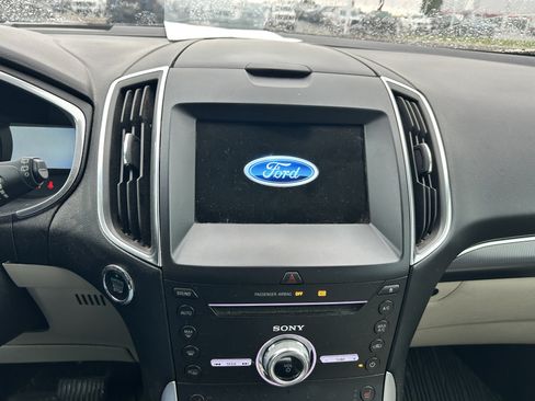 Used 2018 Ford Edge Titanium w/ Ford Safe & Smart Package AWD/4WD image 15