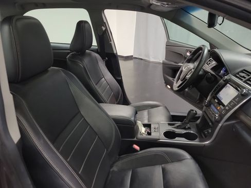 Used 2015 Toyota Camry XLE FWD image 33