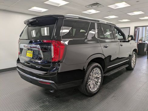 Used 2023 GMC Yukon SLT w/ SLT Luxury Package image 4