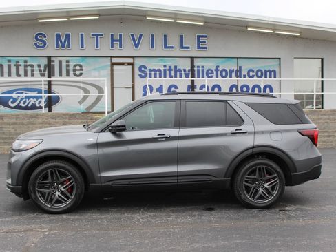 New 2026 Ford Explorer ST-Line w/ ST-Line Street Pack AWD/4WD image 3