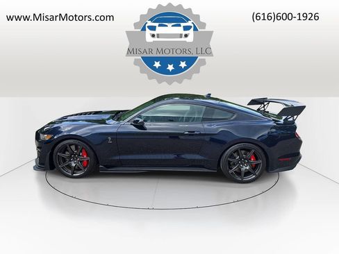 Used 2021 Ford Mustang Shelby GT500 w/ Carbon Fiber Track Pack RWD image 8