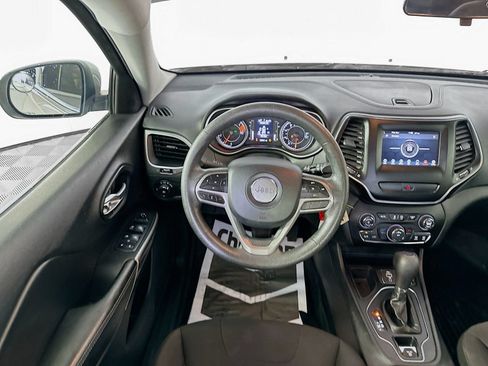 Used 2019 Jeep Cherokee Latitude w/ Popular Appearance Group FWD image 21