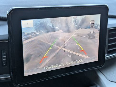 Used 2022 Ford Explorer XLT w/ Equipment Group 202A image 17