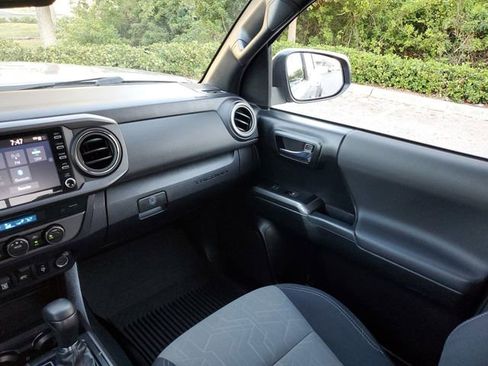 Used 2021 Toyota Tacoma TRD Off-Road image 11