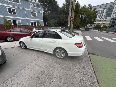 Used 2011 Mercedes-Benz C 300 4MATIC Sedan image 6