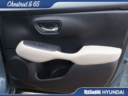 Used 2025 Honda HR-V LX image 9