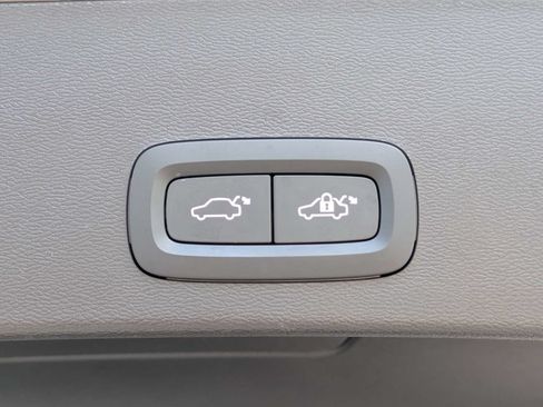 Used 2023 Volvo XC40 B5 Plus w/ Protection Package Premier AWD/4WD image 15