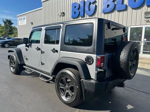 Used 2018 Jeep Wrangler Unlimited Sport S AWD/4WD image 3