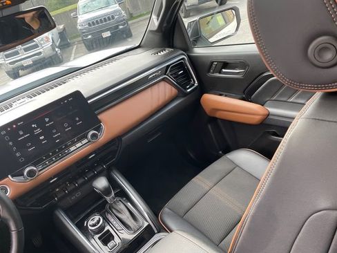 Used 2024 GMC Canyon AT4 w/ Technology Package image 22