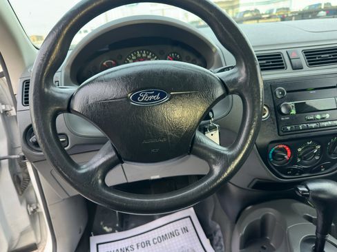 Used 2005 Ford Focus SE image 26