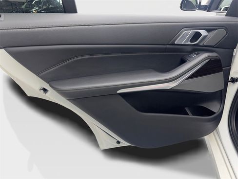 Used 2019 BMW X7 xDrive40i w/ Cold Weather Package image 38