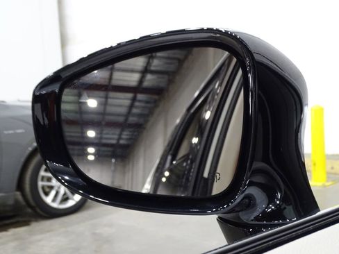 Used 2024 Chrysler Pacifica Touring-L image 39