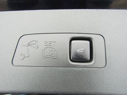 Used 2025 Lincoln Corsair Grand Touring w/ Equipment Group 301A AWD/4WD image 8