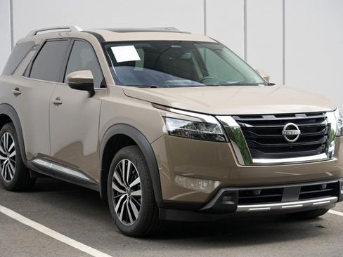 Used 2024 Nissan Pathfinder Platinum FWD image 55